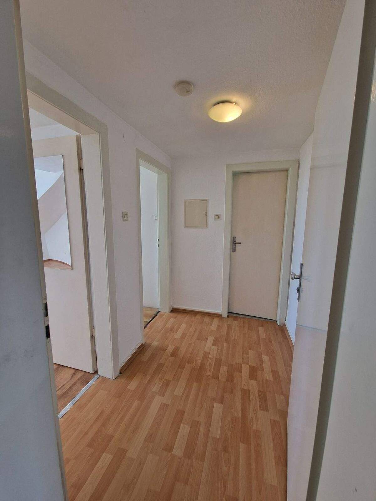 Attraktive Eigentumswohnung in Uni und kaufm. Berufskollegnähe !! in Duisburg-Finkenstraße mit Party / Gemeinschaftsraum! – 47057 Duisburg – Bild 1 von 9