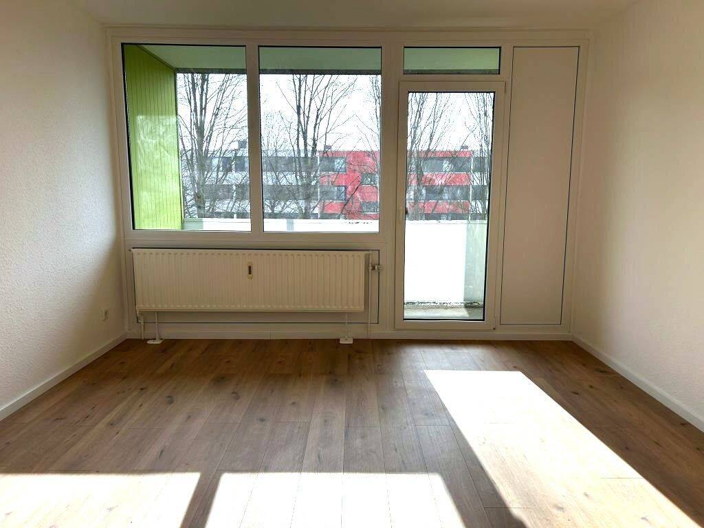 Renoviert. Bezugsfertig. Ihr Zuhause. / Renovated. Move-in ready. Your new home. – Dortmund – Vorschaubild 2