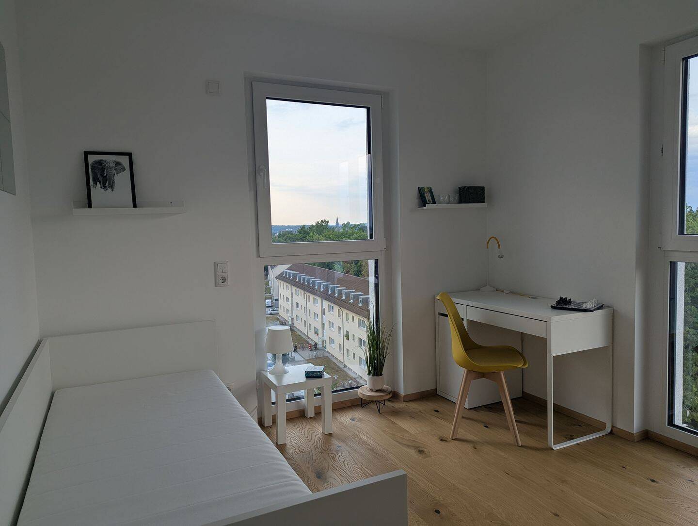 Stilvoll möbliertes & lichtdurchflutetes Studentenapartment direkt an der Uni | 8. Etage, Fernblick – Regensburg – Vorschaubild 8
