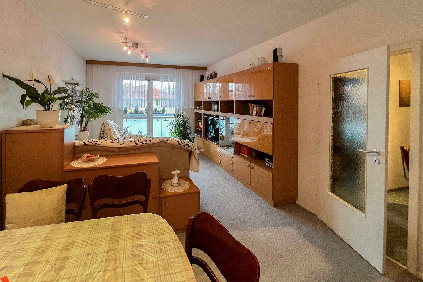 *Eigennutzung!* 4-Zi. inkl. Außenstellplatz, Tageslichtbad und Balkon – Dresden – Vorschaubild 2