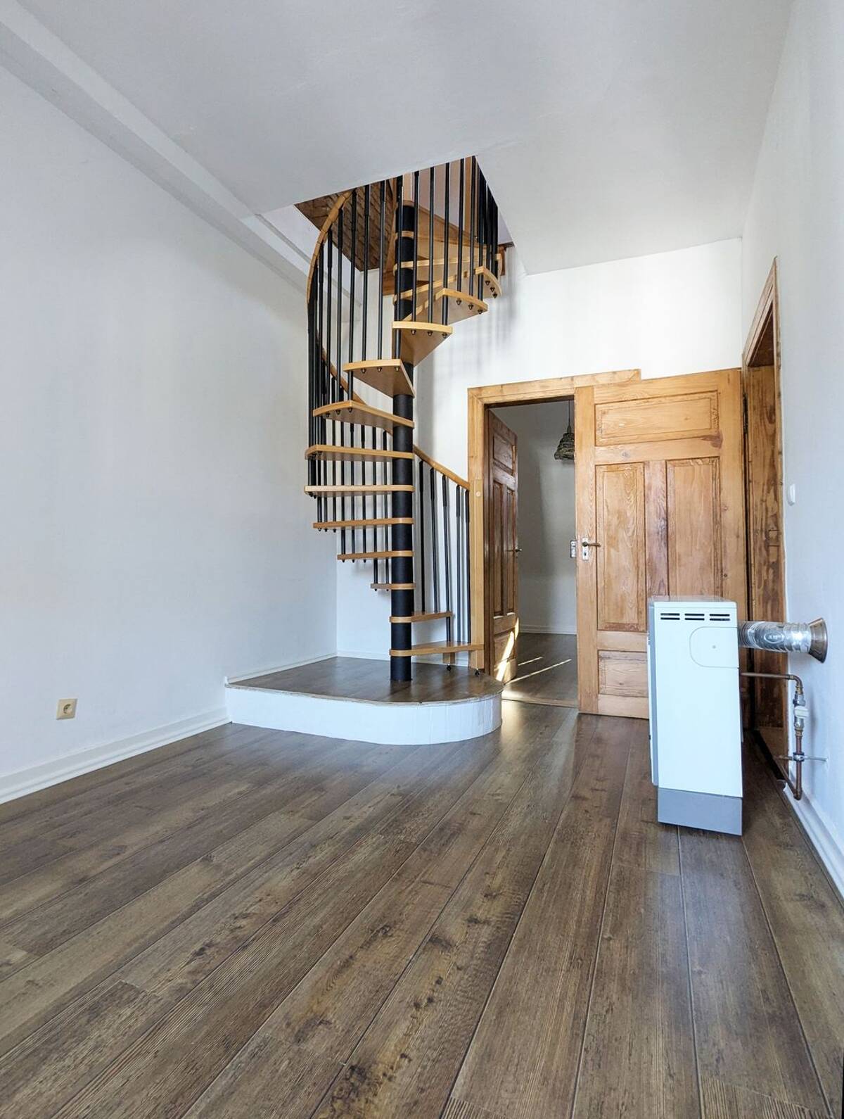 *Extra: + 50m² Dachraum* Geräumige 4 Zimmer Altbauwohnung in KA-Mühlburg – 76185 Karlsruhe – Bild 1 von 9