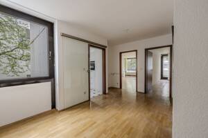 Große 2-Zimmer-Wohnung mit zwei Balkonen und TG-Stellplatz, sofort bezugsfrei – 81379 München – Vorschaubild 2