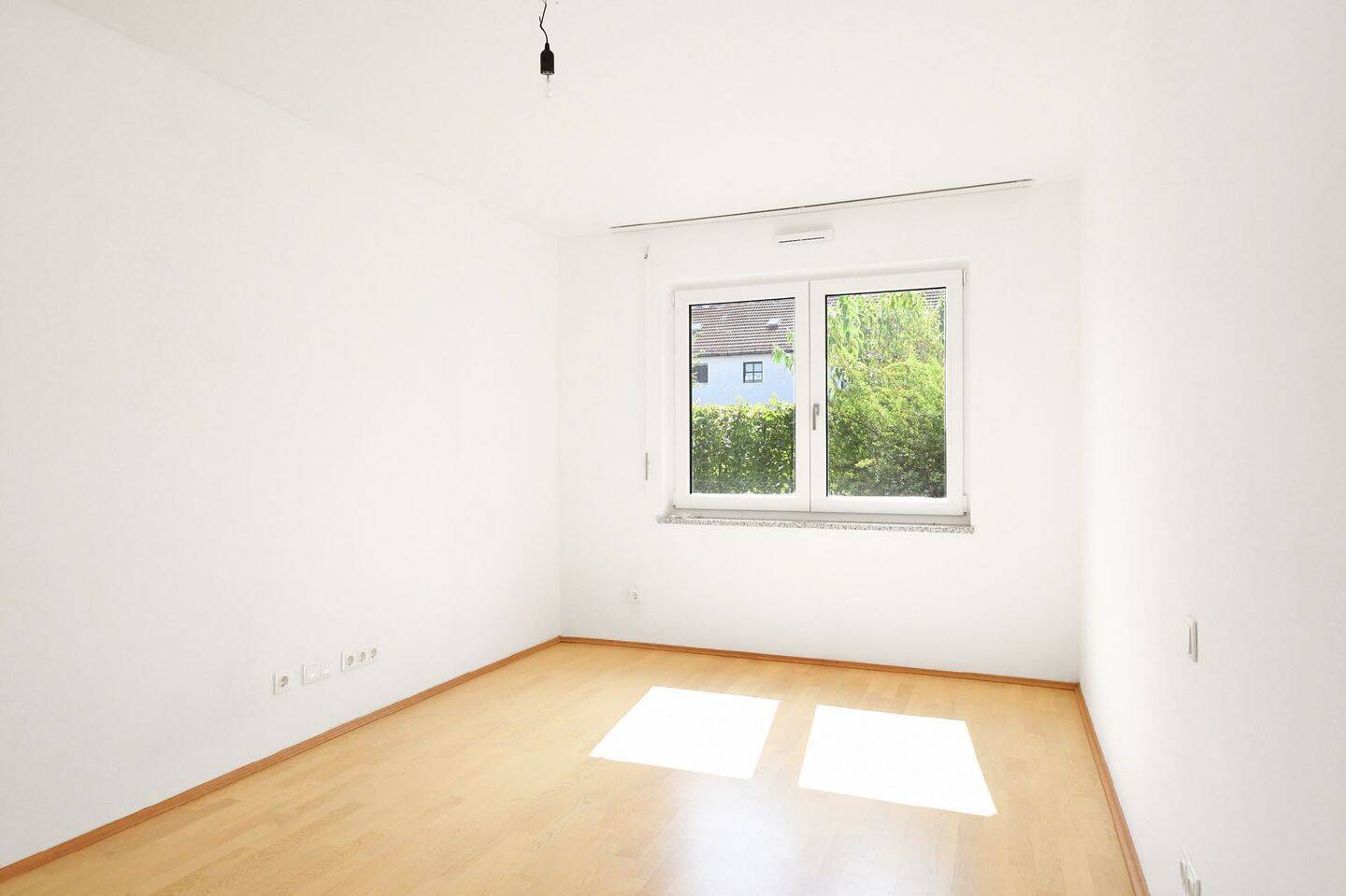 AIGNER - Moderne 2-Zimmer-Wohnung mit Garten in Allach! – München – Vorschaubild 3