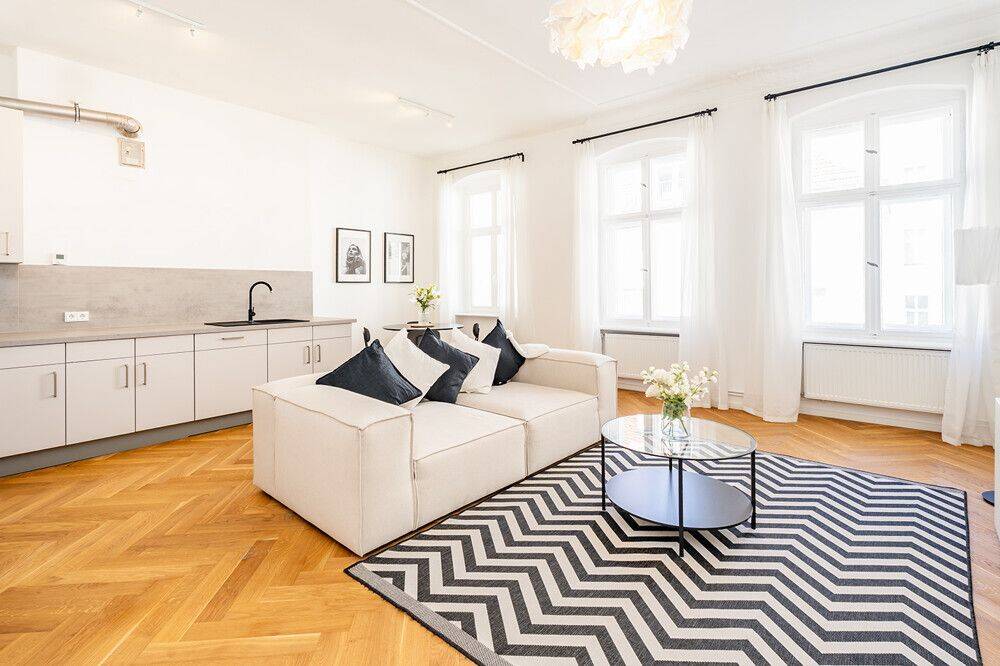 Toplage: Zehdenicker Straße - 2-Zimmer-Stuckaltbauwohnung: ruhig gelegen und dennoch zentral! – Berlin – Bild 1 von 9
