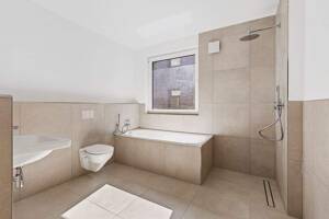 Fertiggestellter KFW 55 Neubau zum Erstbezug - 3-Zimmer auf zwei Ebenen mit sonniger Westterrasse, Fußbodenheizung und Energieklasse A+ – 22043 Hamburg – Vorschaubild 6