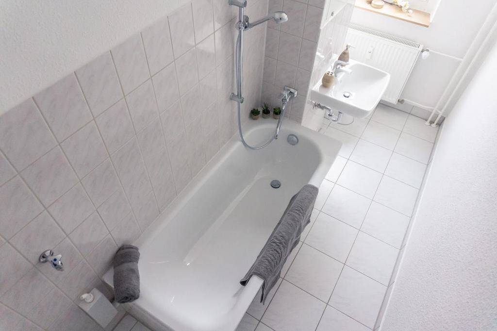 Modernisierte 3-Raum-Wohnung mit Balkon und Tageslichtbad – Chemnitz – Vorschaubild 3