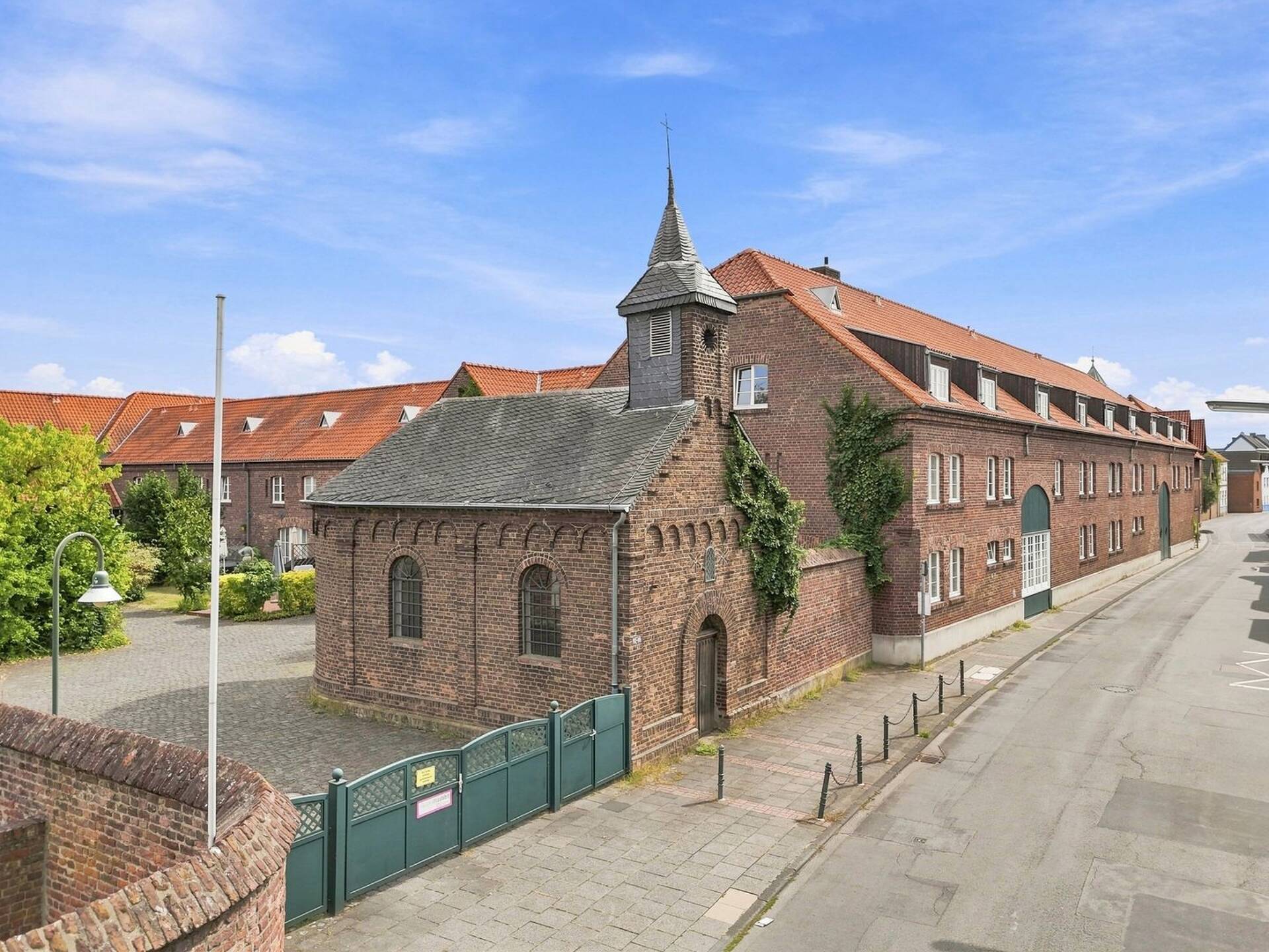 Maisonettewohnung in 50769 Köln mit 75 m² kaufen