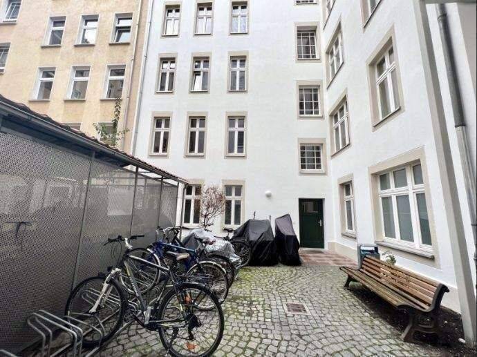 TOP ADRESSE NÄHE ZIONSKIRCHPLATZ - MIT PARKETT & BALKON - ZUR ZEIT VERMIETET – Berlin – Vorschaubild 8