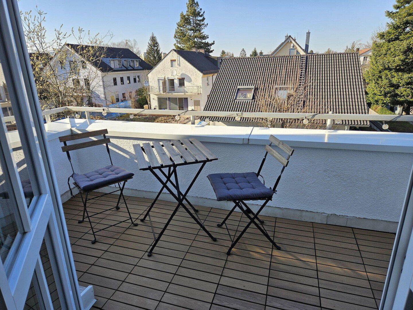 Möblierte 2-Zimmer-Wohnung mit Balkon, TG-Stellplatz und WLAN - ideal für Expats – München – Vorschaubild 3