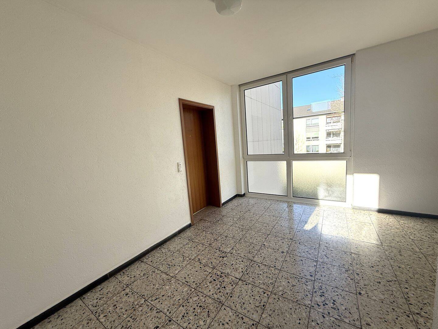 3-Zimmer-Wohnung II Nähe S-Bahn II Süd-Loggia II TG-Stellplatz II ab Sofort Bezugsfrei – Frechen – Vorschaubild 3