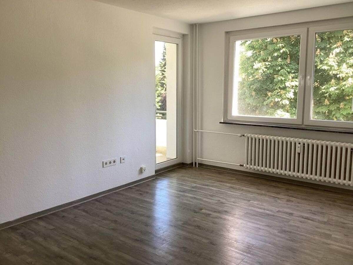 Geräumige 3-Raumwohnung mit Balkon und Blcik ins Grüne – 33609 Bielefeld – Bild 1 von 5