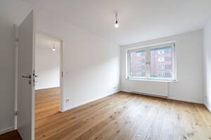 Kernsaniert und provisionsfrei: 3 Zimmer mit Balkon und Aufzug – 40477 Düsseldorf – Vorschaubild 4