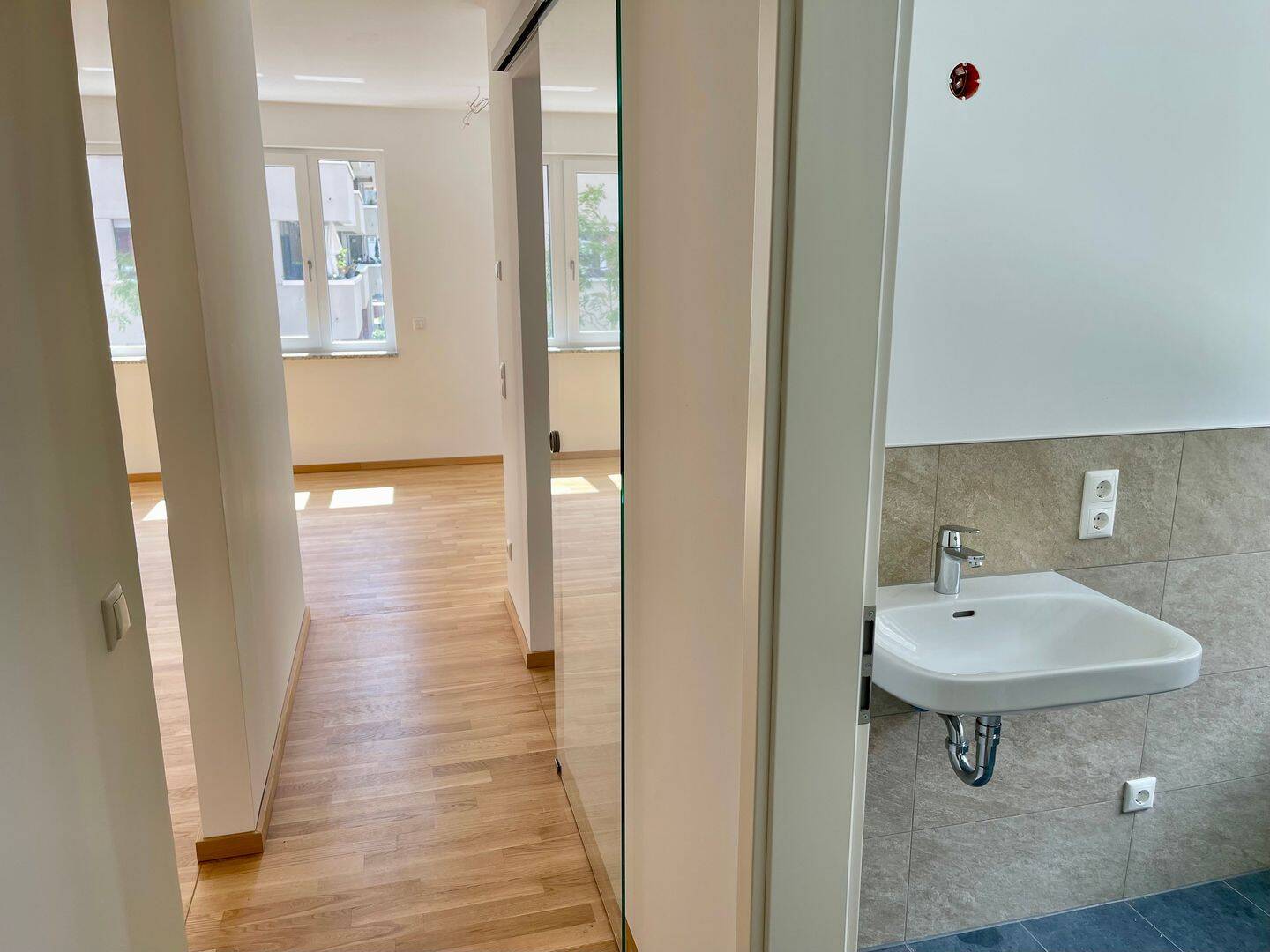 helle 1,5 Zimmer Wohnung, inkl. separater Küche, Bad mit Tageslicht – Nürnberg – Vorschaubild 4