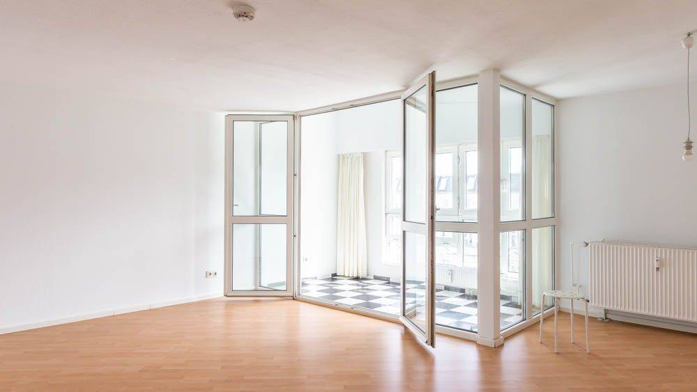 HOMESK - Sofort bezugsfreie 2-Zimmer-DG-Wohnung mit Süd-Wintergarten an der Kantstraße