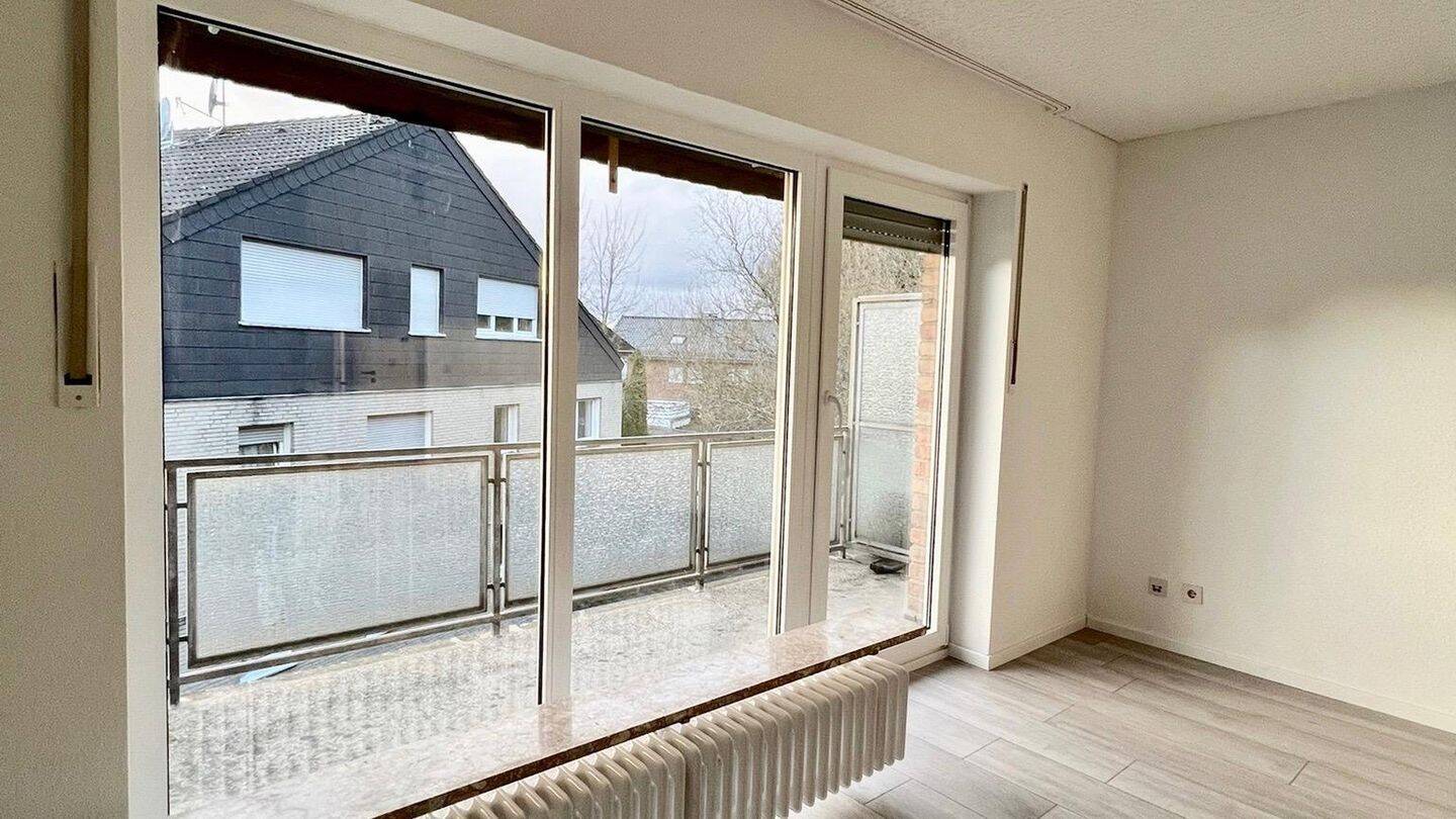 Von priv. - schönes 1-Zi. Single-Appartement in Paderborn Schloß Neuhaus, ruhige Lage m. Balkon 2.OG – Paderborn – Vorschaubild 3
