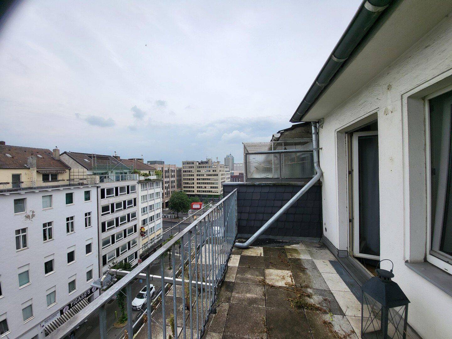 Asia Viertel 1-ZiKüDiBad Wohnung 6.-OG mit Aufzug 2 Balkone (Nord und Süd) mit EBK – Düsseldorf – Vorschaubild 3
