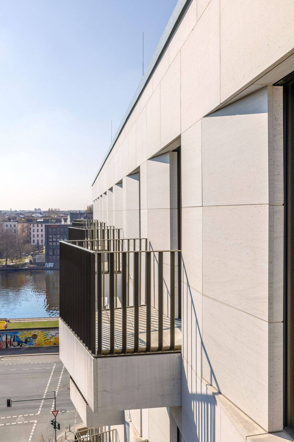 2-Zimmer-Penthouse mit Spreeblick nahe Warschauer Straße – Berlin – Bild 1 von 9
