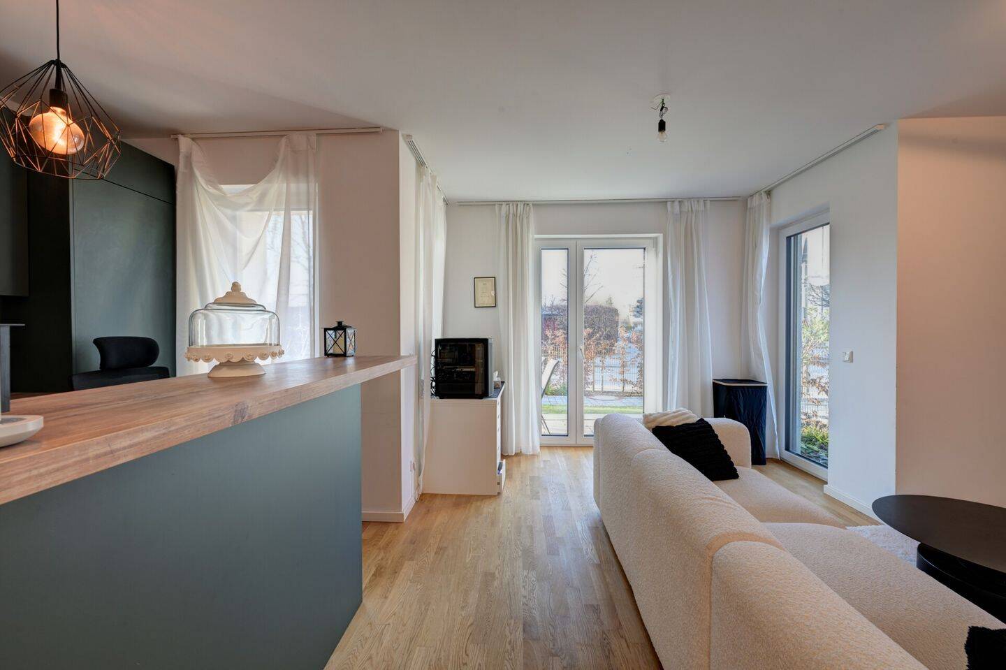 Moderne 2-Zimmer-Gartenwohnung mit Terrasse - ideal für Eigennutzer/Kapitalanleger – München – Bild 1 von 9