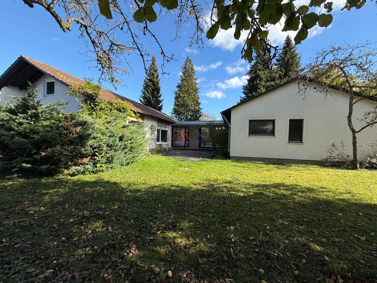 Großzügiger Bungalow mit Garage auf parkähnlichen Grundstück im Brunnental Tuttlingen – Tuttlingen – Vorschaubild 2