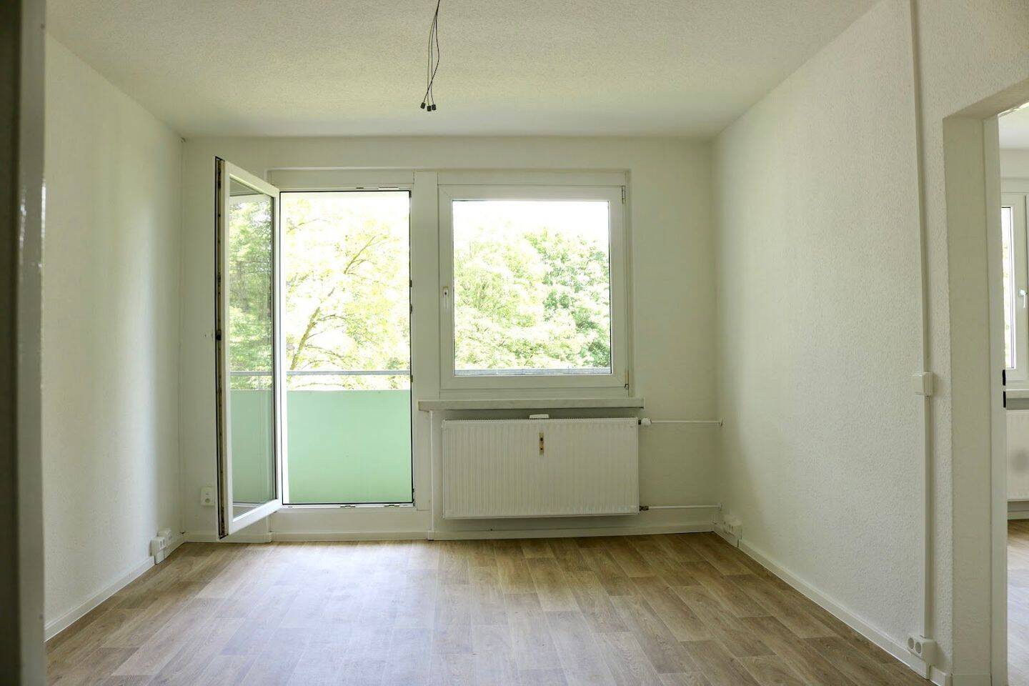 Komfort für Singles & Paare: Frisch sanierte Erdgeschosswohnung mit Balkon und Tageslichtbad
