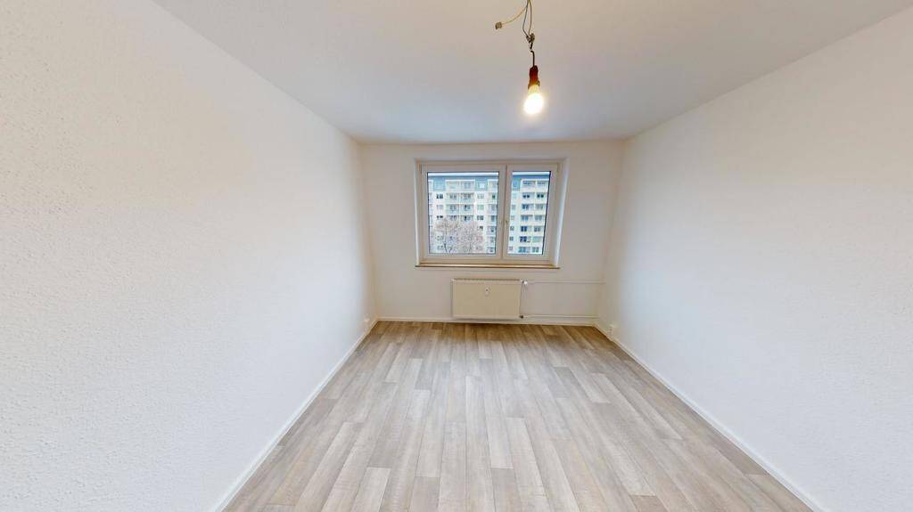 Nahe Theaterplatz gelegene 2-Raum-Wohnung mit Badewanne