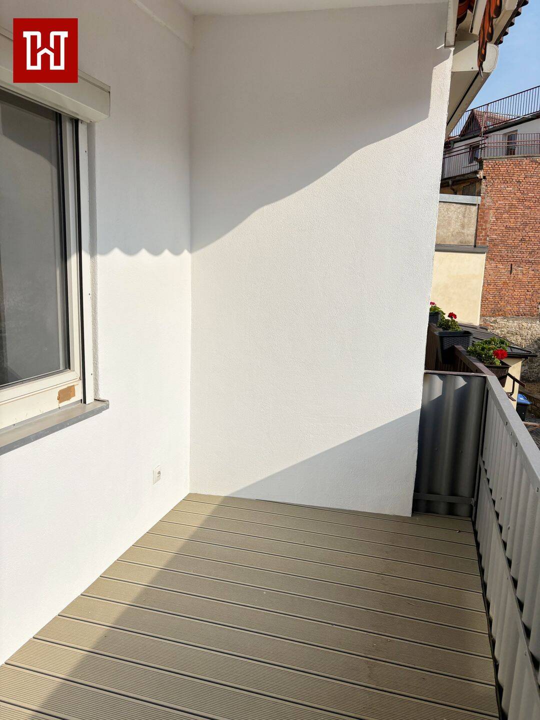 Renovierte 4 Zimmerwohnung mit sonnigem Balkon in zentraler Lage !