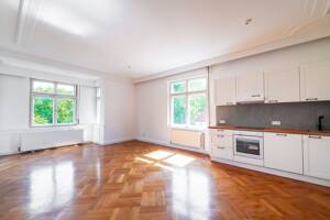 Erstbezug nach Komplettsanierung - Stilvolle 3-Zimmer-Wohnung mitten in Esslingen am Schillerpark