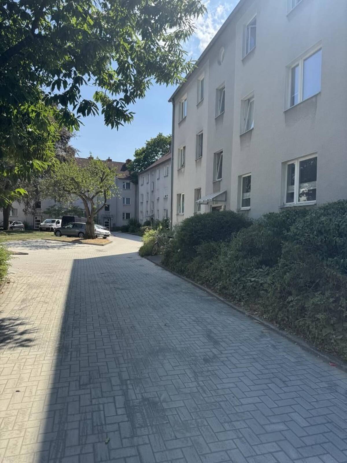 ACHTUNG SOMMERAKTION ! Kapitalanlage! 1-Raum-Wohnung mit Balkon im Erdgeschoß! – 40589 Düsseldorf – Bild 1 von 3