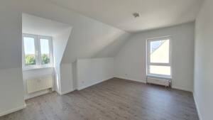 Dachgeschoss-Wohnung auf 2 Ebenen** 4 Zimmer + 2 Bäder + viel Platz – 99089 Erfurt – Vorschaubild 4