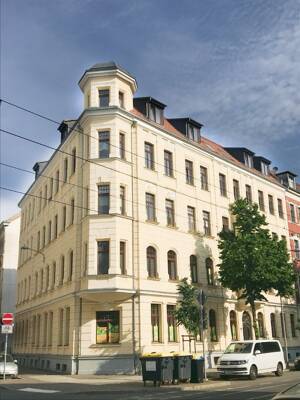 3 Zimmer in Schleußig! - Laminat - Tageslichtbad mit Wanne - große Wohnküche - schöner Westbalkon