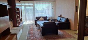 Repräsentative 3- bis 4-Zimmer-Wohnung in idyllischer, aber verkehrsgünstiger Lage.