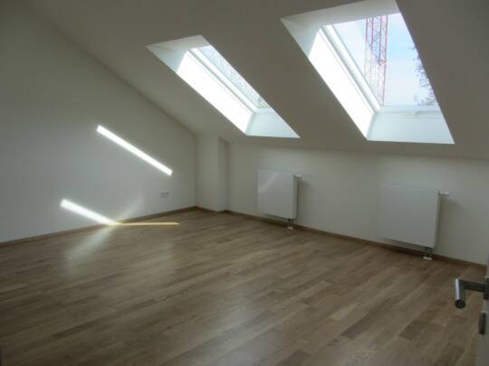 Gepflegte 3,5-Zimmer-Dachgeschosswohnung mit Loggia und EBK – Ludwigsburg – Vorschaubild 7