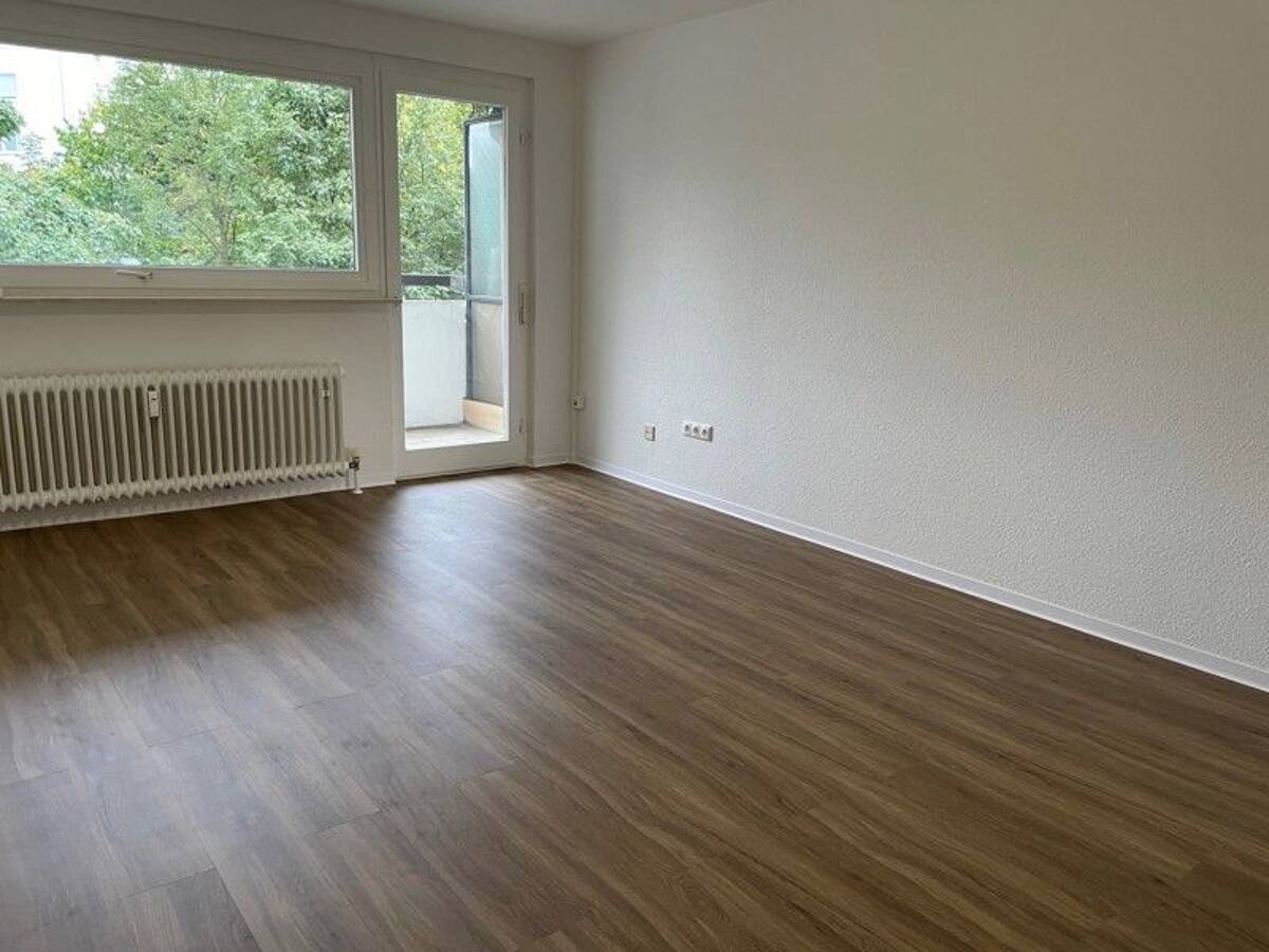 Bahnhofnähe: Sanierte 2-Zimmerwohnung mit Balkon – 63069 Offenbach am Main – Bild 1 von 7