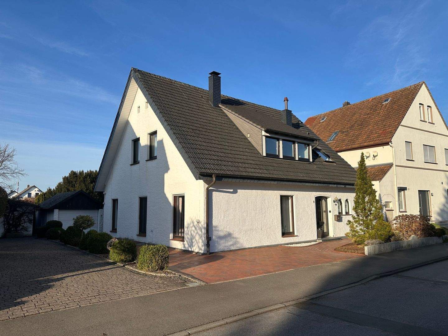 Im beliebten Gehlenbeck befindet sich dieses Tipp-Topp gepflegte Einfamilienhaus... – Lübbecke – Bild 1 von 9