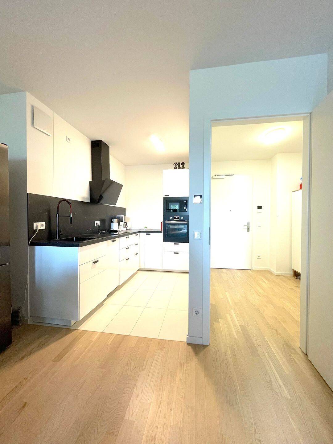 Hell, hübsch, modern,: 2 Zi. mit Balkon & Parkblick + Küche – München – Vorschaubild 3