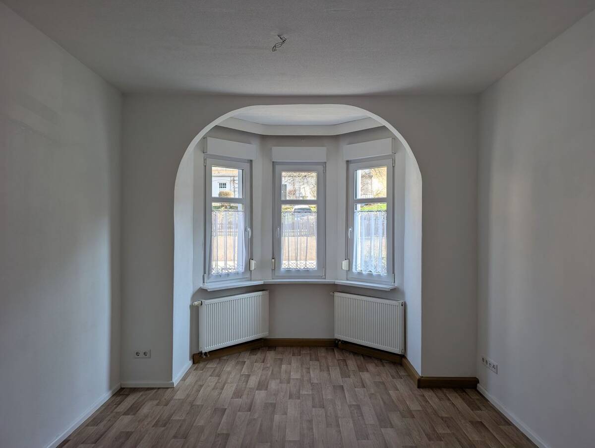 Helle 2-Zimmer-Wohnung mit Erker und Einbauküche – 7749 Jena – Bild 1 von 8