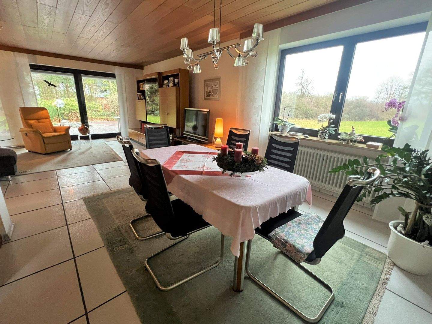 ***RESERVIERT*** Ruhig Wohnen am Stadtrand: Gepflegter Bungalow mit Ausblick auf Wiesen und Bäume am Naherholungsgebiet! – Neumarkt in der Oberpfalz – Vorschaubild 6