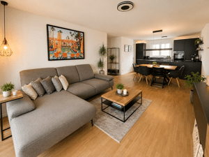 *Wohnkomfort auf höchstem Niveau* Neuwertige 4,5-Zimmer-Wohnung mit großem überdachtem Balkon – 70563 Stuttgart – Vorschaubild 3