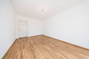2 Zimmer, Balkon und Echtholzparkett - frisch renoviert – 4299 Leipzig – Vorschaubild 2