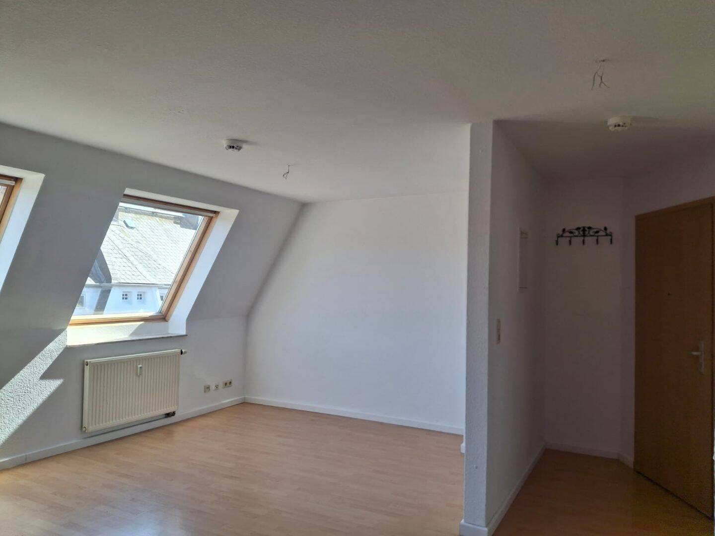 Schöne helle 2 ZKB mit Einbauküche im 4.OG zu vermieten – Bremerhaven – Vorschaubild 4