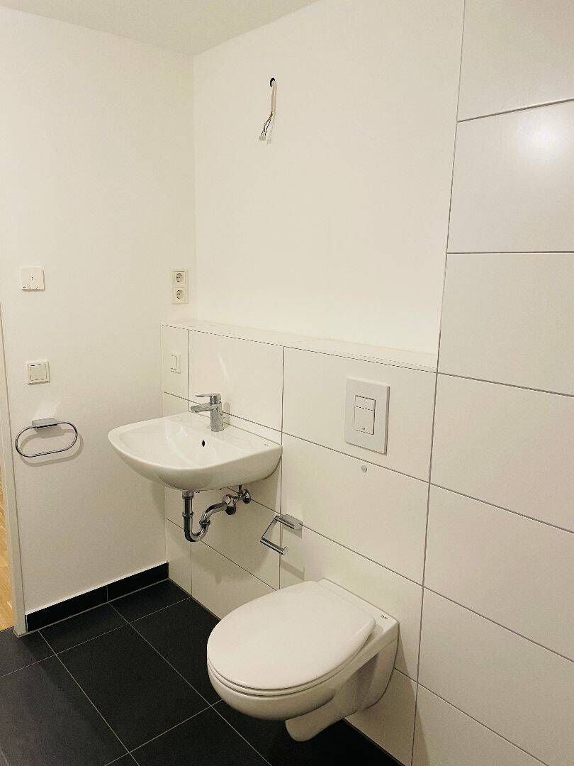 Moderne 1-Zimmer-Wohnung mit Einbauküche und Loggia – Nürnberg – Vorschaubild 3