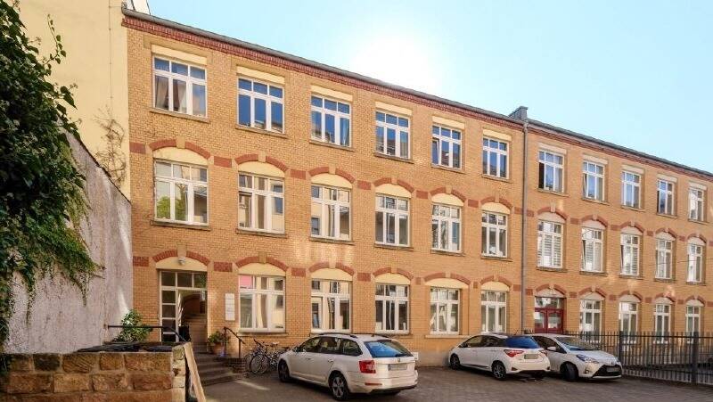 www.r-o.de  Genießen Sie das Flair der Dresdner Neustadt - Große 4-Zimmerwohnung im Hinterhaus