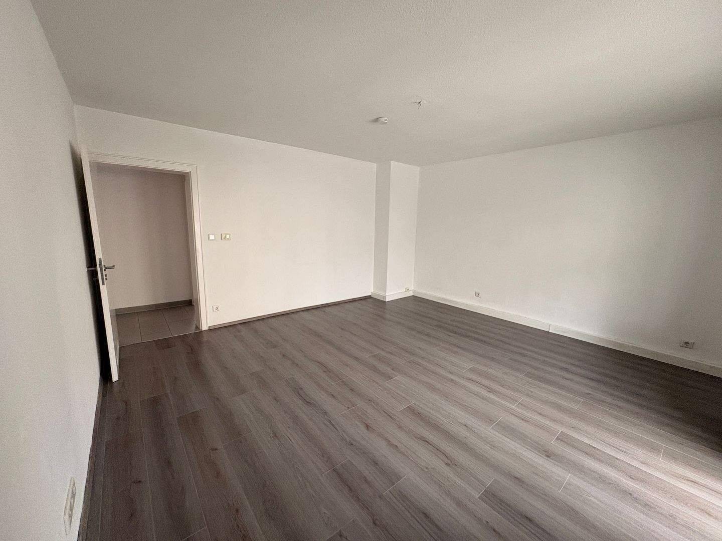 Großzügig geschnittene, helle 2-Zimmer-Wohnung mit Wintergartenbalkon - Stadtteil Rennweg – Nürnberg – Vorschaubild 5