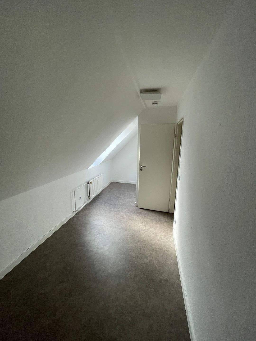 Charmante 3,5-Zimmer-Maisonettewohnung im Dachgeschoss – Hamburg – Vorschaubild 9
