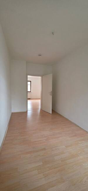 Ab sofort verfügbar! Gepflegte 3-Raum-Etagenwohnung mit Balkon im Görlitzer Stadtzentrum! – 2826 Görlitz – Vorschaubild 3