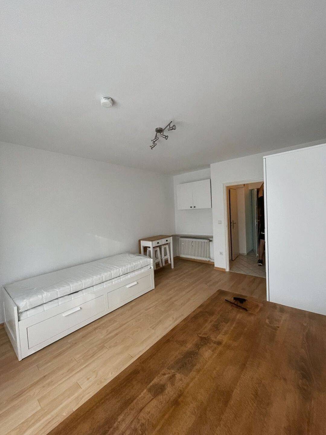 Best-Lage | Vollmöbilierte Ein-Zimmer Wohnung am Kolumbusplatz – München – Vorschaubild 7