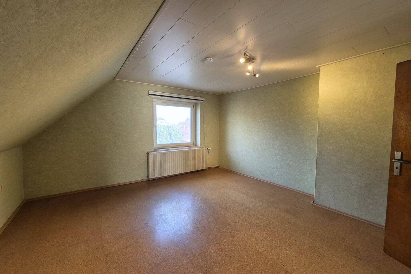 Zweifamilienhaus mit vielen Möglichkeiten! – Hillerse – Vorschaubild 6