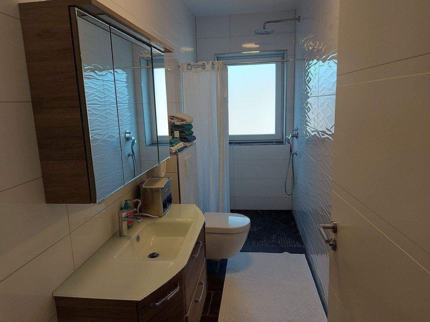 Schöne, große 4 Zimmerwohnung im 1 OG mit Kamin in Paderborn- Schloß Neuhaus, Baujahr 2015 – Paderborn – Vorschaubild 7