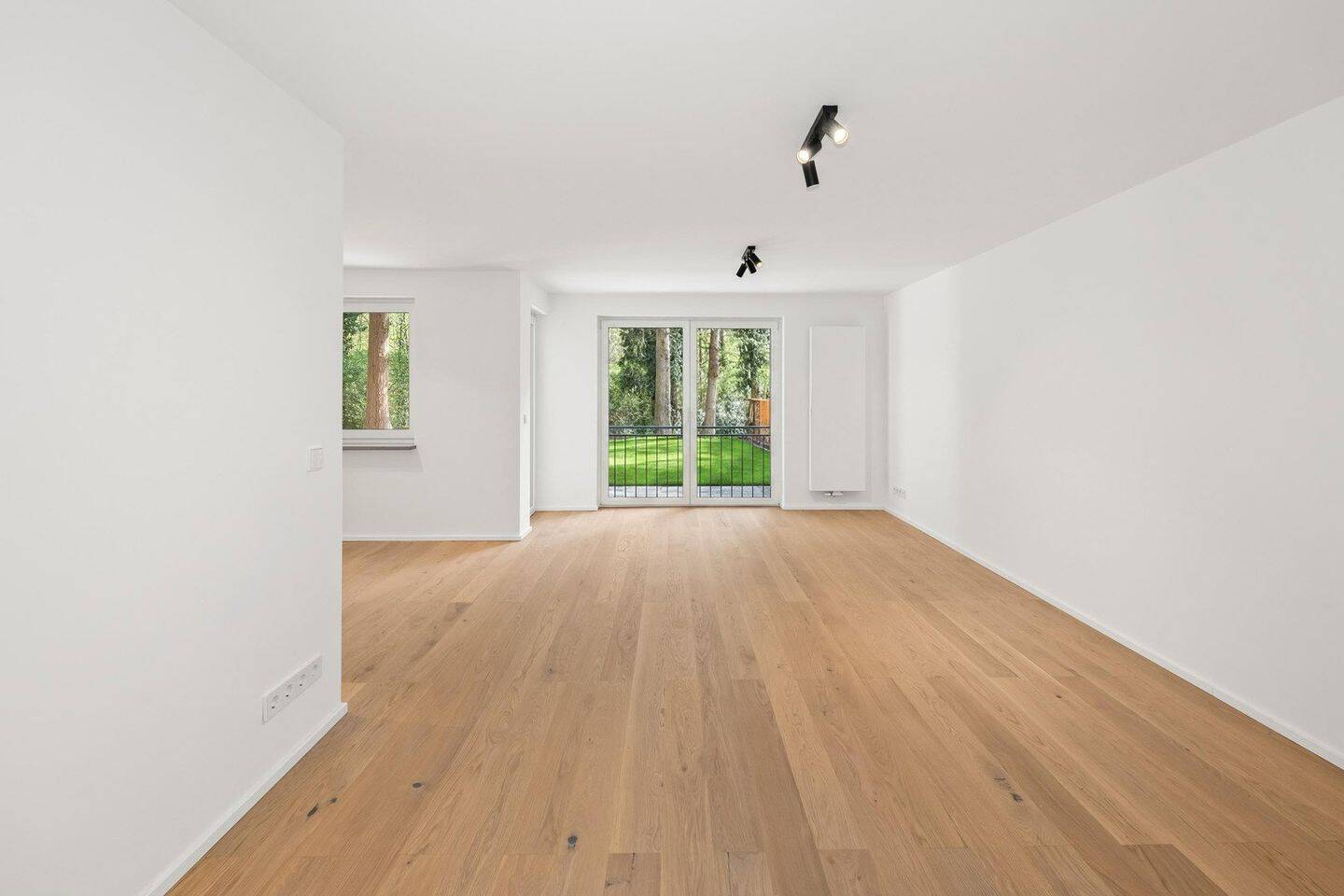 Ihr neues Zuhause: Exklusiv modernisierte 4-Zimmer-Wohnung mit großem Garten – Nürnberg – Vorschaubild 2
