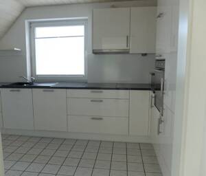 Köln-Wahnheide! Sonnige 2-Zimmerwohnung im 3-Parteienhaus, Balkon, Fußbodenheizung und Einbauküche! – 51147 Köln – Vorschaubild 2